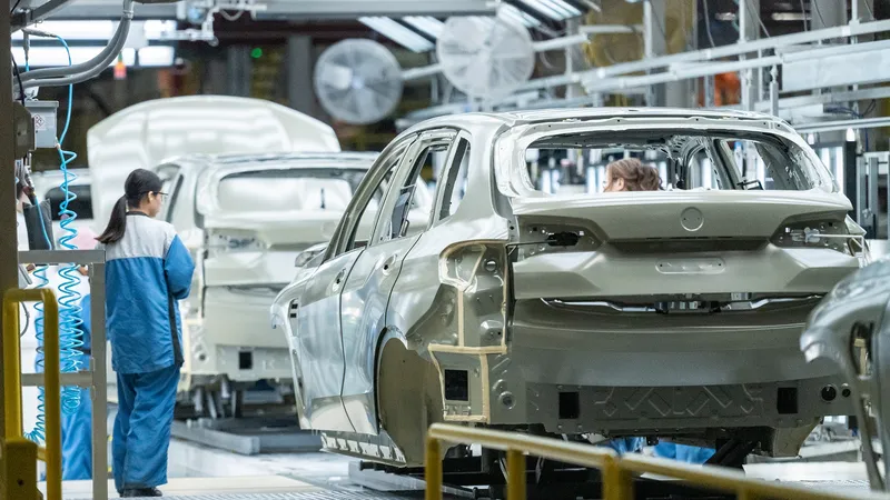 Estados Unidos va a lo suyo: permite producir coches que gasten más para ahorrarle millones de euros a los fabricantes