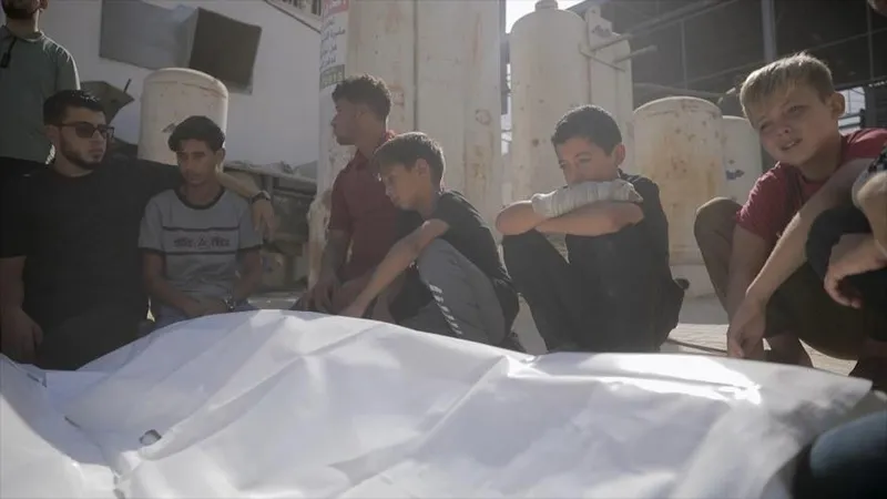 Nuevo bombardeo israelí en Gaza deja muertos y tensiona la tregua
