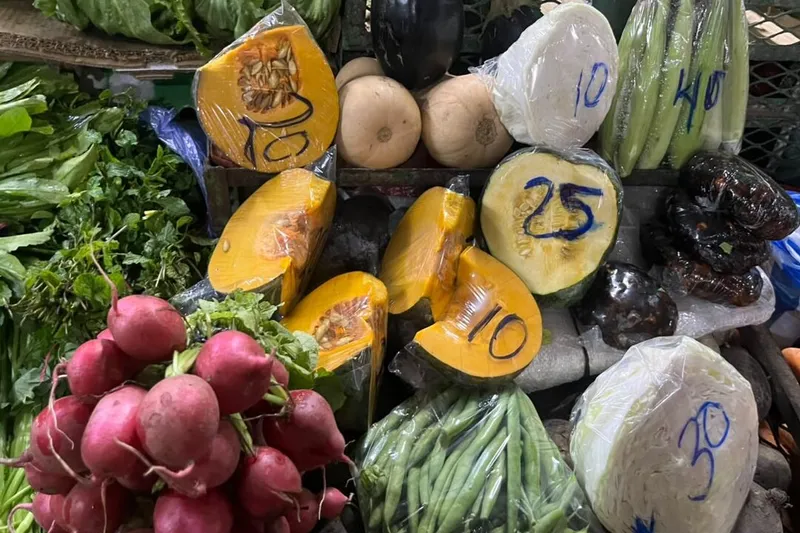 Papa, tomate y ajo suben; carnes mantienen precios