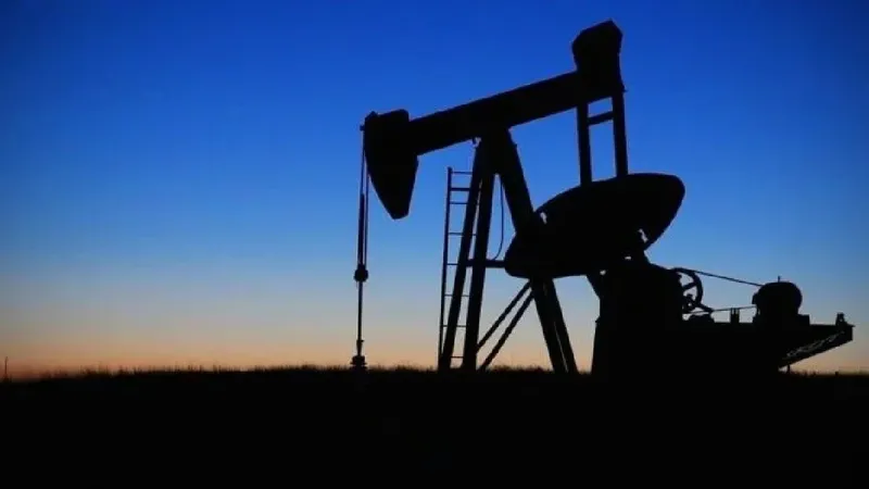 El Brent cae más del 6% ante señales mixtas sobre la guerra