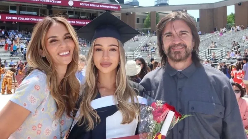 Juanes y su esposa Karen Martínez celebran en familia la graduación universitaria de Luna