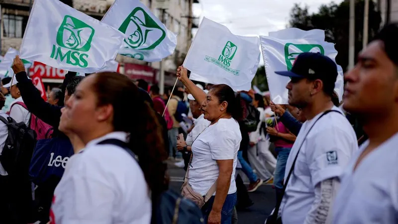 ¿Qué requiere el Gobierno de México para que su sistema de salud sea "como en Dinamarca"?