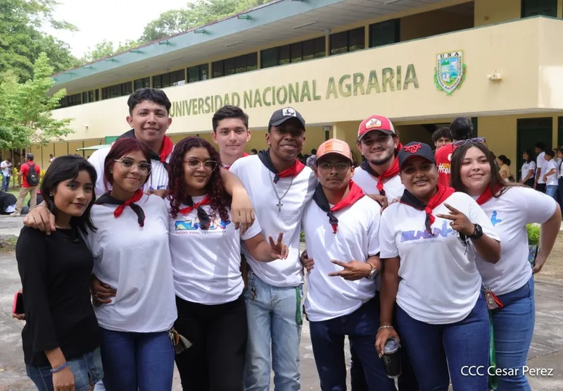 Más de 30 mil jóvenes universitarios reciben su carnet de militante sandinista