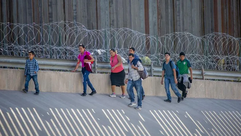 Una jueza tumba el veto de Trump a visados de inmigrante para 75 países
