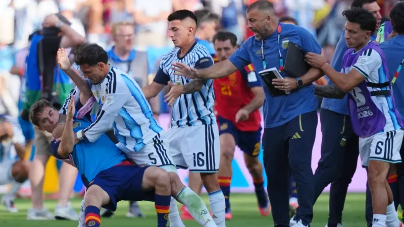 Ni venganza ni sanción: La contundente frase de Gavi sobre Leandro Paredes tras los golpes de la final