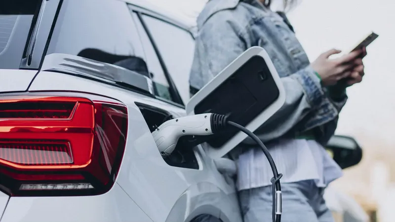 El Gobierno activa las ayudas del Plan Auto+: así puedes conseguir dinero para comprar un vehículo eléctrico