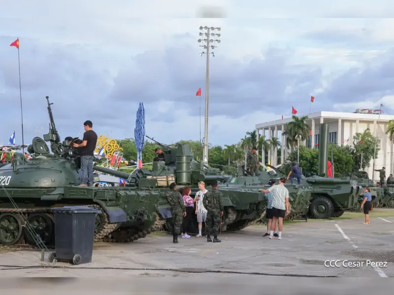 Visitantes disfrutan, conocen y aprenden en la Exposición Estática del Ejército de Nicaragua