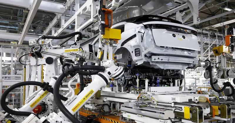 Producción industrial de Japón crece por cuarto mes pese a tensiones en Medio Oriente