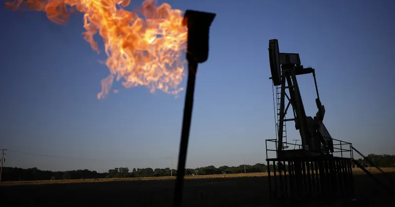 La quema de gas por parte de los productores de combustibles fósiles aumentó en 2025, según el Banco Mundial