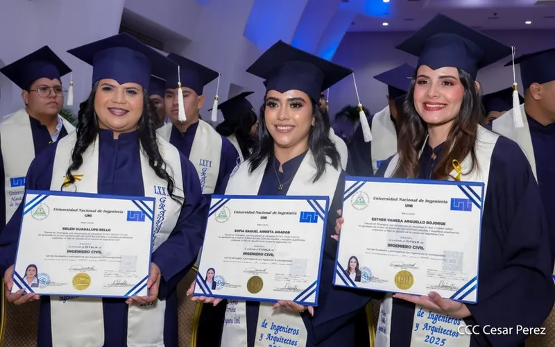 Más Profesionales al Servicio del Desarrollo del país