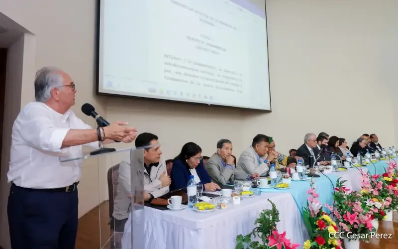 Empresarios del país participan en consulta de reformas constitucionales