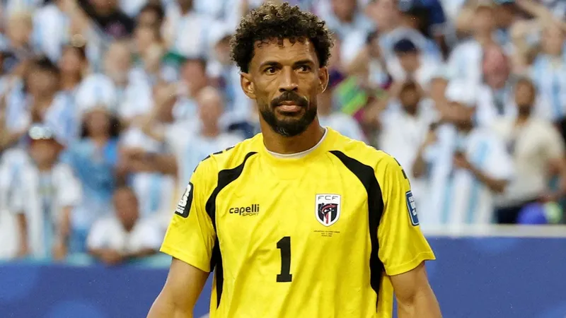 Vozinha vuelve a dejar plantado a Colo Colo y ya hay preocupación
