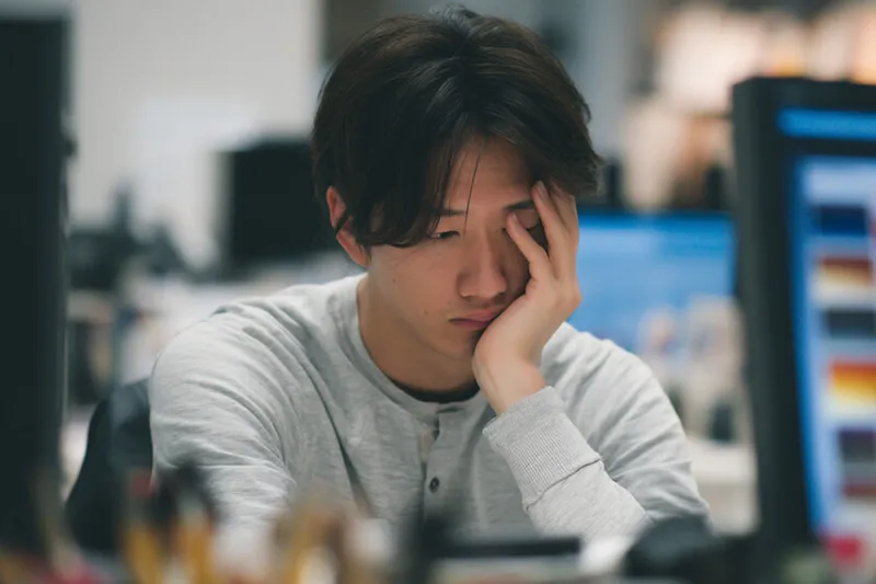 Ante su escasez de talento, Japón tomó una medida inédita: hacer que sus adictos al trabajo trabajasen menos