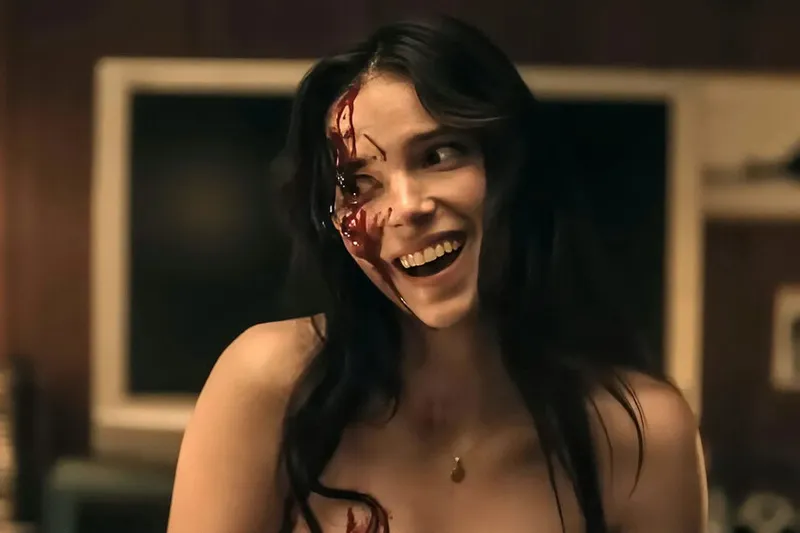 La protagonista de Obsession, Inde Navarrette, dice que "se muere" por un papel en una película o videojuego de Resident Evil