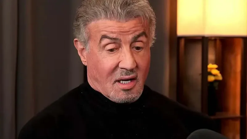 Sylvester Stallone (80 años): "Siempre he rechazado la frase 'Envejece con gracia'. ¿Cómo se envejece con gracia? Cuanto mayor me hago, más intento abrazar a mi niño interior"