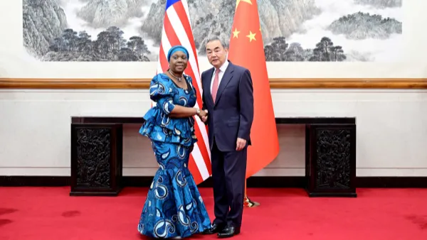 Wang Yi asegura que China desea aprovechar al máximo los beneficios de la política de arancel cero con Liberia