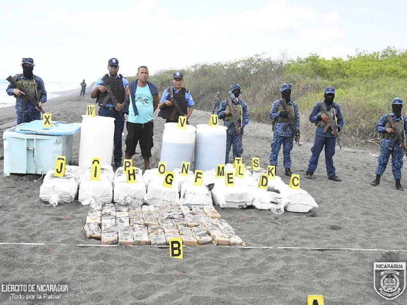 Ejército de Nicaragua incauta 499 paquetes de cocaína frente a Masachapa