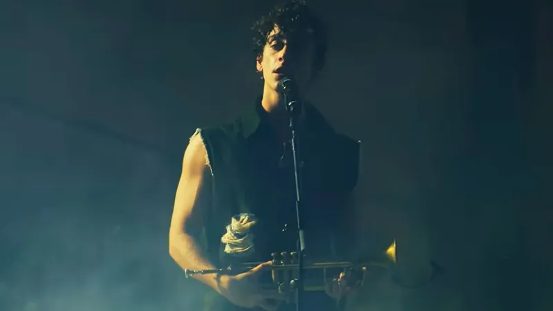 Guitarricadelafuente está emocionando al mundo con la canción principal de 'La bola negra': "Me inspiraron las palabras de la última carta que Federico le escribió a Rafael"