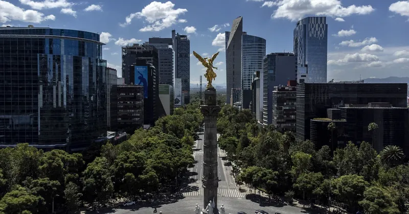 BlackRock compite con rivales como Apollo en la puja por proyectos mexicanos