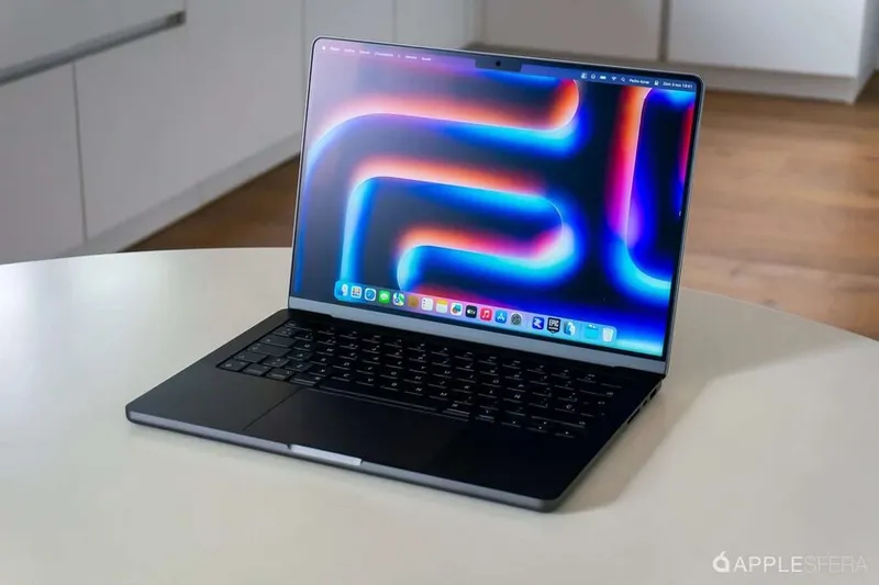 La pantalla OLED del próximo MacBook Pro estaba siendo un dolor de cabeza. Samsung ha conseguido sacar las castañas del fuego