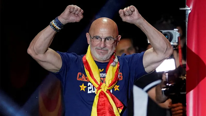 Luis de la Fuente renueva con España hasta el 2032