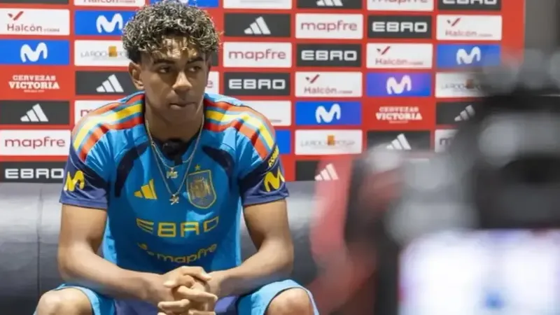 Lamine Yamal argumenta por qué le gustaría tener a Julián en el Barça y se rinde a Messi