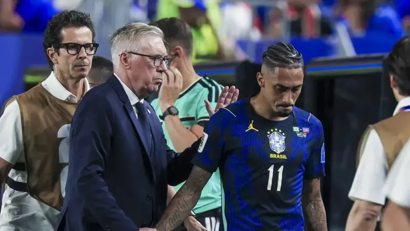 Nuevo tour por el mundo para Raphinha con Brasil