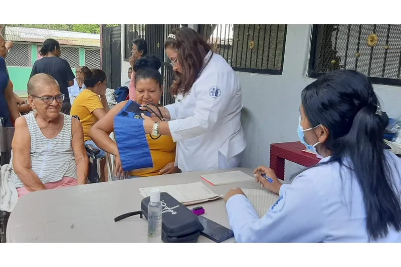 Mi Hospital en mi Comunidad atiende a familias del barrio Edgar Munguía