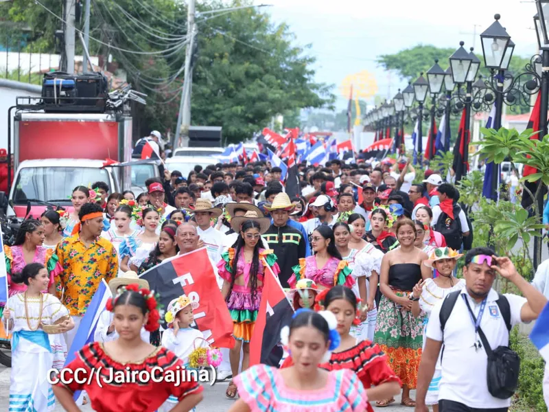 Conmemoran legado de Rigoberto López Pérez con caminata multitudinaria en León