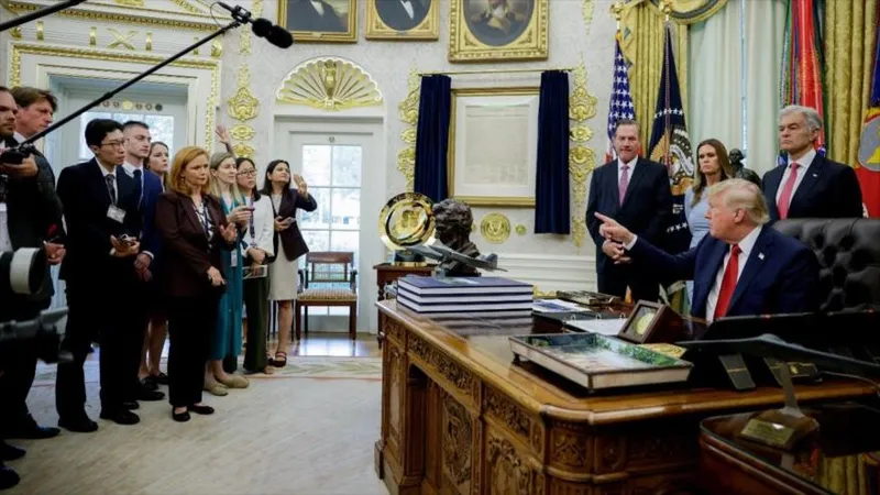CNN, MSNOW y Politico demandan a Trump y otras cadenas lo boicotean en protesta