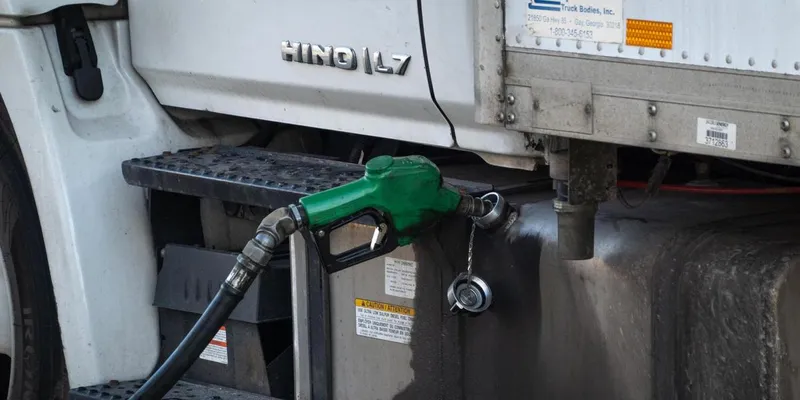 Aumenta cumplimiento de tope voluntario de 27 pesos al diésel, pero 17% de gasolineras no se han sumado