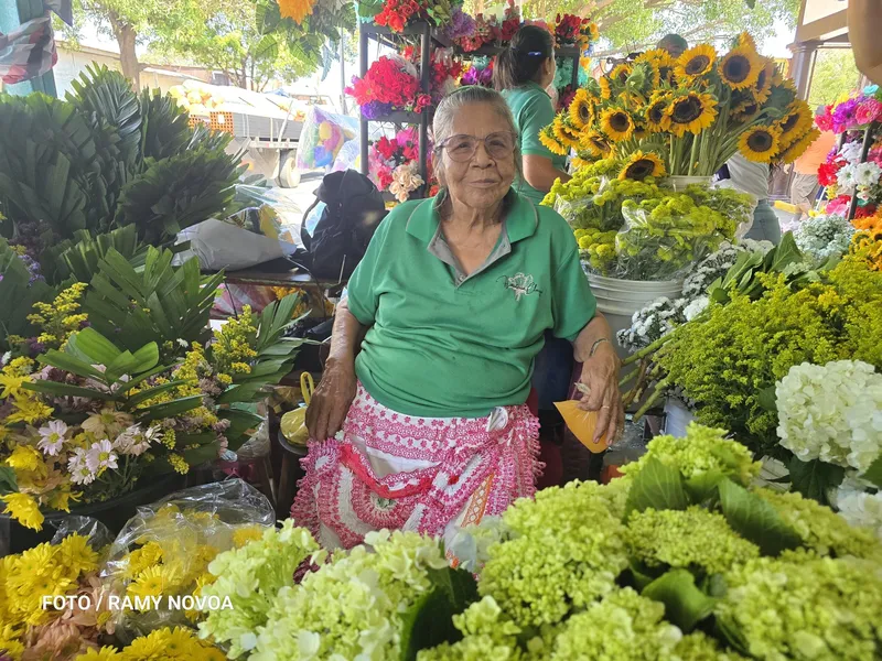 Comerciantes se alistan para recibir a las familias en el Día de los Difuntos