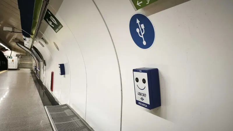 Cuidado con los cargadores del Metro de Madrid: “Podrían infectarlo y conseguir acceso a tu contenido”