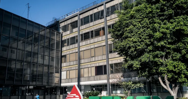 Fitch mantiene calificación de Pemex como bono basura a un escalón del grado de inversión