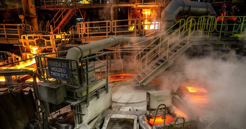 Economía de Chile se debilita al inicio del tercer trimestre por caída de la producción de cobre