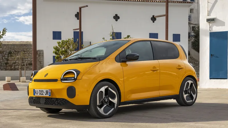 Renault descubre que este coche eléctrico del que vendió 4.000.000 de unidades de combustión puede reventar un mercado que Europa había dejado vacío