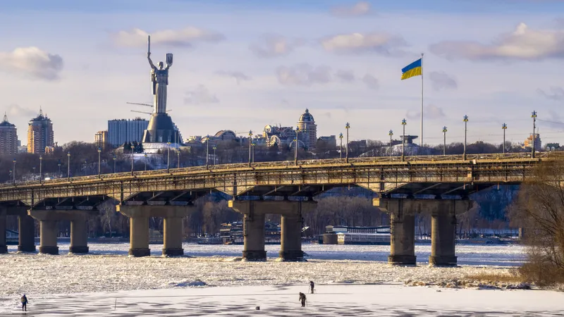 La UE se niega a evacuar a sus diplomáticos de Kiev