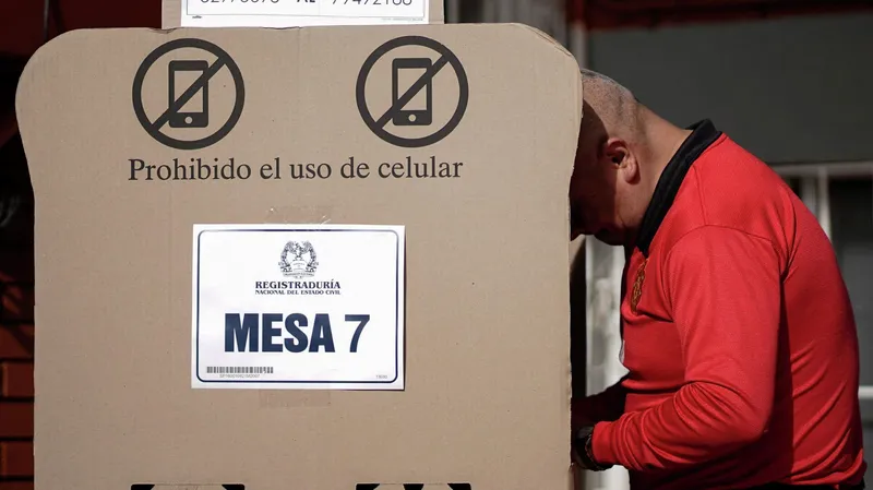 Elecciones en Colombia: Cepeda y Gustavo Petro piden aguardar a escrutinio definitivo