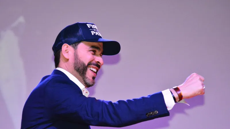 Respaldo de Trump a De la Espriella busca que Colombia regrese "al redil de EEUU", dice analista