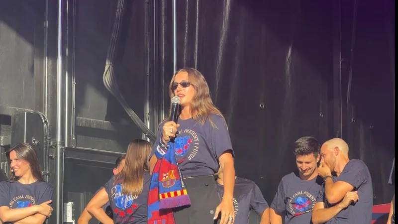Alexia se dirige a la afición y recibe un grito unánime: "Quédate, quédate"