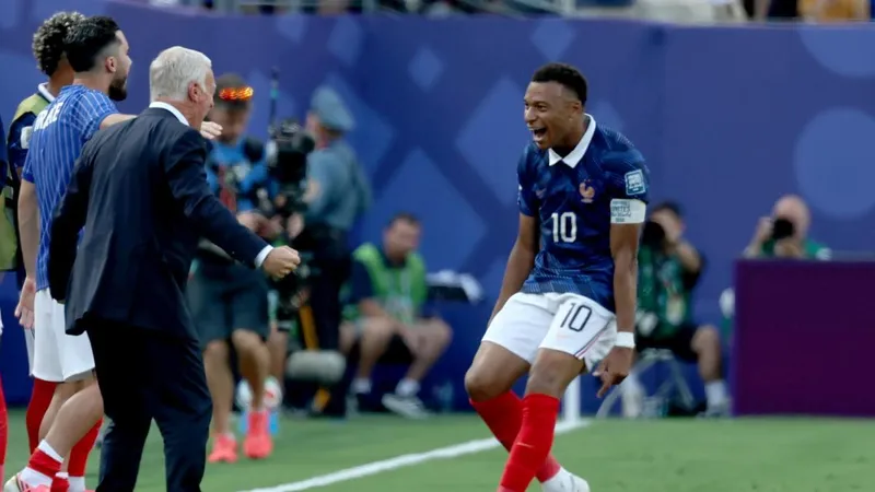 Mbappé ya es más que Klose con su golazo ante Suecia