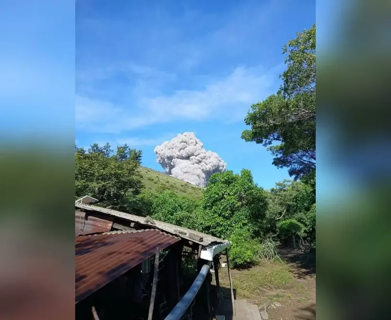 Registran explosión con emanación de gases y cenizas en el Volcán Telica