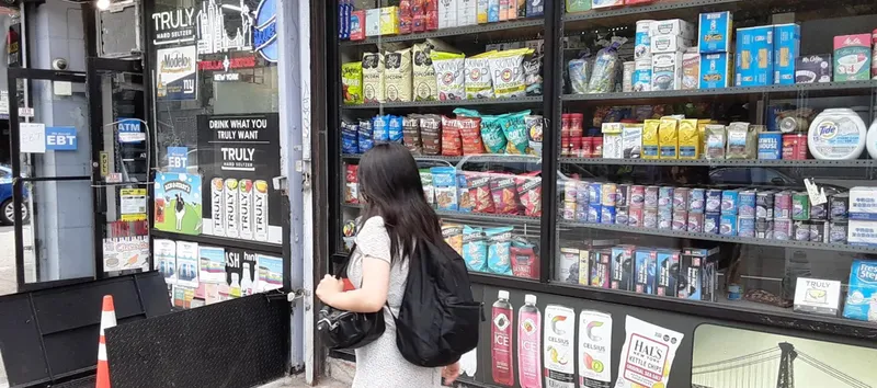 Empleado recibe disparo durante intento de robo en bodega de Manhattan