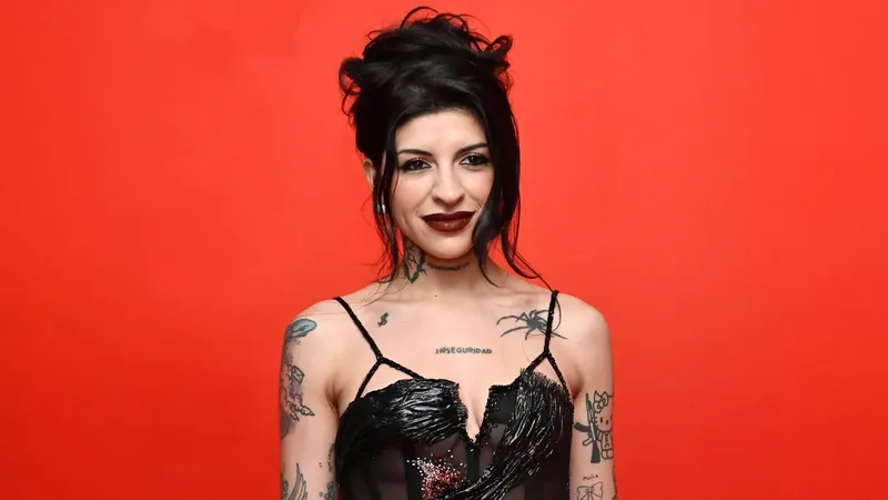 Cazzu revela un gran detalle de 'Con Otra', ¿estuvo inspirada en Ángela Aguilar?
