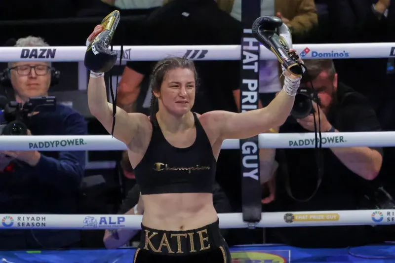 Katie Taylor cuelga los guantes con un último triunfo a casa llena