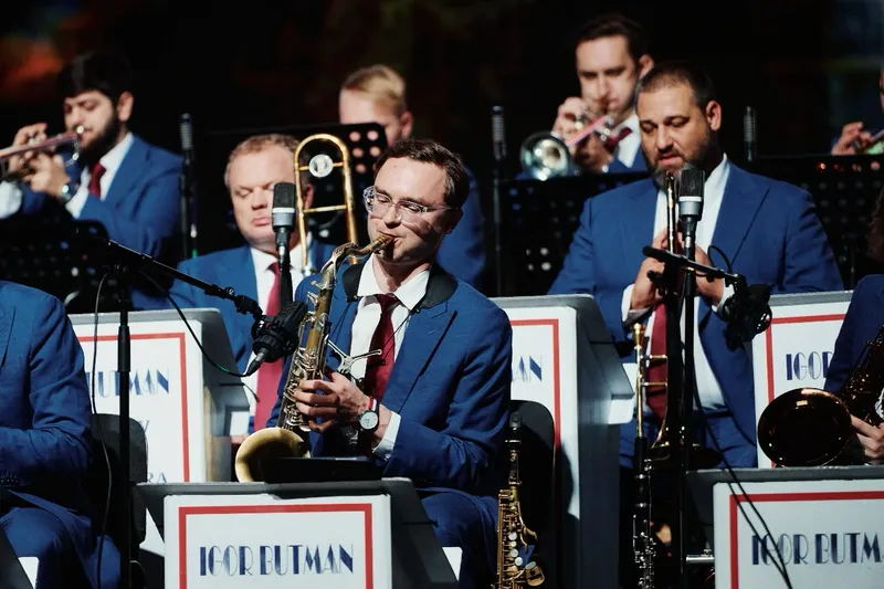 Joven bajista nicaragüense destaca en la Orquesta Juvenil Mundial de Jazz en Ekaterimburgo, Rusia