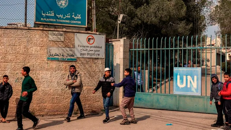 Fuerzas israelíes se apoderan de centro educativo palestino