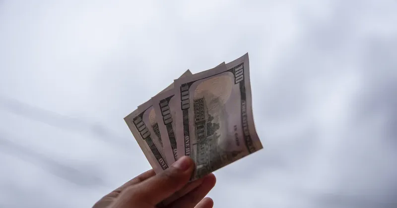 Bolivia prevé que el dólar se estabilice en las próximas semanas tras adoptar un tipo de cambio flexible