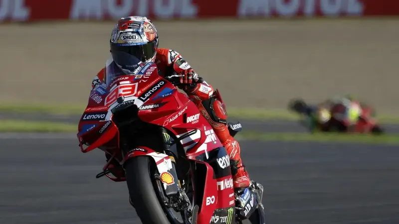 Un estelar Marc Márquez conquista el doblete en Motegi y aprieta mucho más el campeonato