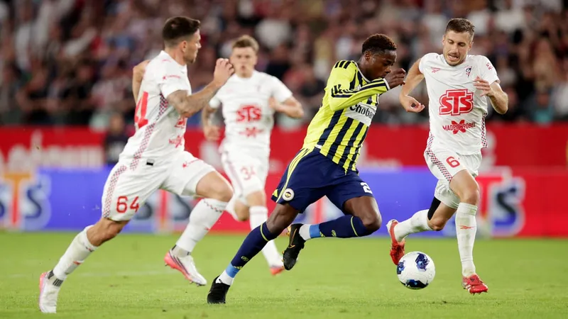 Fenerbahçe y Olympique de Lyon pelearán por un lugar en la Champions League
